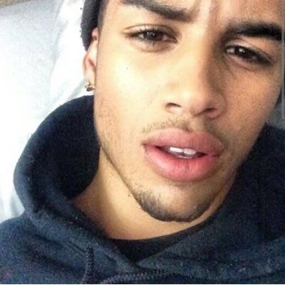 jaxonrpgnewy's profile picture. Tes dents sont tellement blanches et brillante qu'on dirait des perles, d'ailleurs ça ferait un jolie collier autour de ma bite