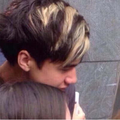 caIumsdrug's profile picture. new broken scene :) 5sos fam forever ;)