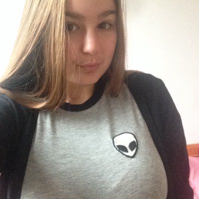 _LaulauDocet's profile picture. Si la vie te donnes une centaine de raisons de pleurer, montre lui que tu en as un millier de sourire.Valou /bribri/emma #teamlion snap / insta :laulaudt