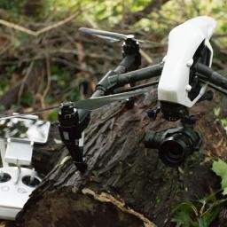 Pilotos de drones certificados por AESA. Especialistas en foto y vídeo aéreo. Emprendedores y amantes de la tecnología.