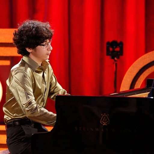 Maxim Lando is a sixteen-year-old pianist who loves to make people smile!
