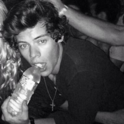 frefollow892's profile picture. please follow @c0mearound :) ill follow back!