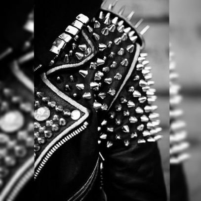 smoke_and_hate's profile picture. Grito sin reparo, punto sin retorno, acorde revertido. Alza la guitarra y sigue haciendo ruido.