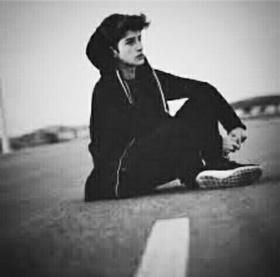 TwistcdLies's profile picture. ❝Time stood still the way it did before it's like I'm sleepwalking~.❞ | Lilac Cove's Lost Boy | #DarkEnergyRP | Villan |