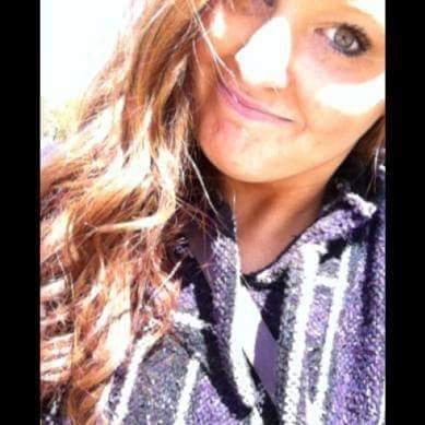 lauranagyyy's profile picture. why give a bitch your heart when she'd rather have a purse