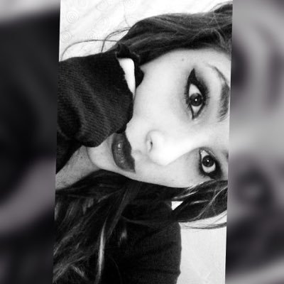 WhoIsMayraa's profile picture. 