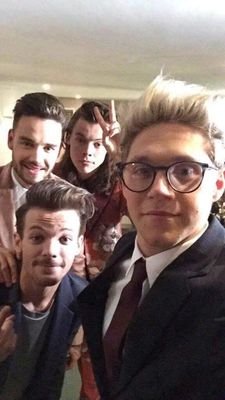 I promise to be with the One Direction in 2017, and at all times of my life.
Eu prometo estar com a One Direction,não só em 2017,e sim,para sempre.. ❤