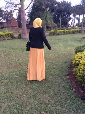 IdilSahal's profile picture. happy