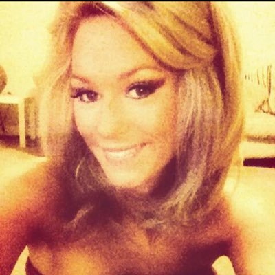 Happy Lady, random living room dancer, general giggler, lover of Yoga and all things bendy!!