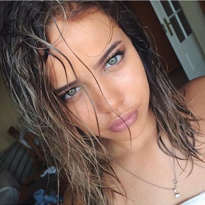 nisrinarpglds's profile picture. 