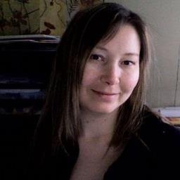 Traductrice de formation, rédactrice, communicatrice, maman et fascinée par l'être humain