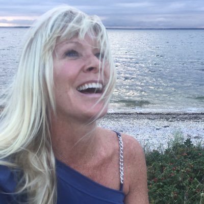 perpetually positive, curious, traveling and smiling!