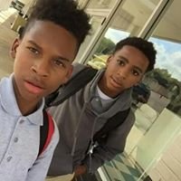 liaaron24's profile picture. 