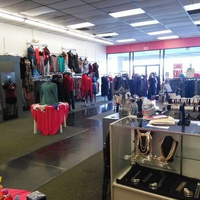 Rochelle's Fashion Boutique is a small boutique in Milwaukee. Been open since March 1, 2008, we sale Plus Size and Junior Size clothing also Accessiories.