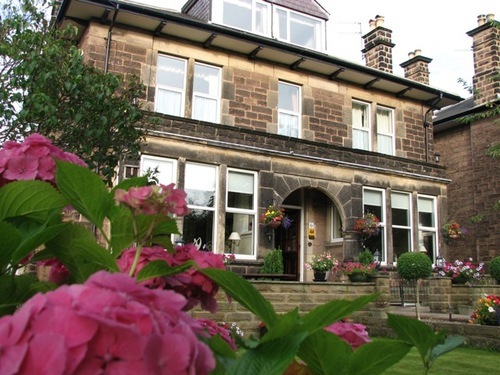 We are a AA Four Star Highly Commended Guesthouse providing Bed and Breakfast Accommodation in Harrogate. Tel 01423 501988