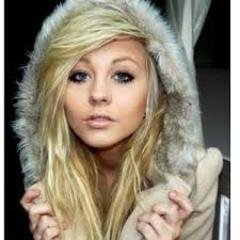 alexamartins881's profile picture. 