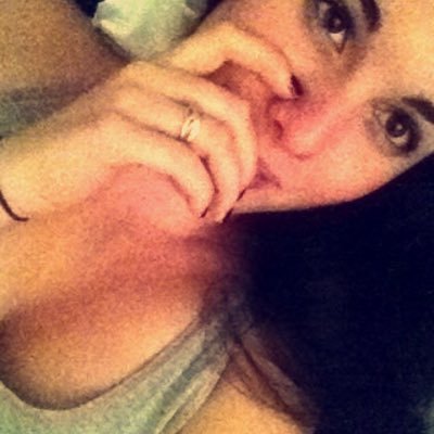 flo_flo32's profile picture. 