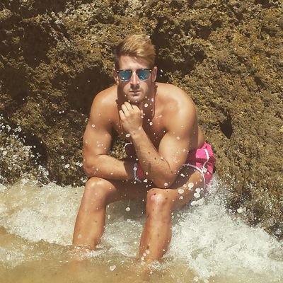 samu_gp9's profile picture. Del 91y ante todo Malageño por los 4 costados,Deporte como forma de vida pero casado con el fútbol,actualmente jugador del 2andaluza del Alhaurin C.F⚽