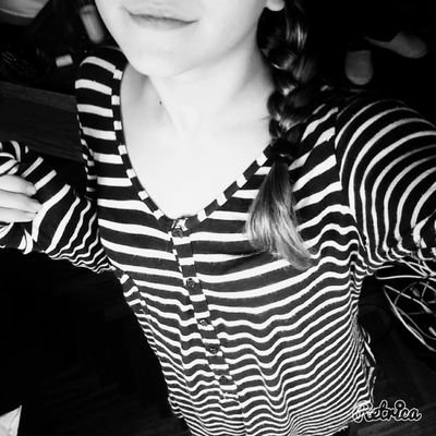 dylmybae's profile picture. `` invece di farmi una bio, mi faccio Dylan
                                                                 o'Brien . ``