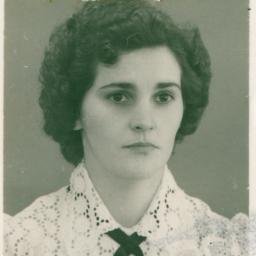 DonaAngellina's profile picture. ...esperava cartas que custavam a chegar,...