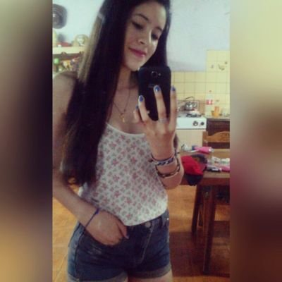 Sonríe a pesar de las circunstancias.|
 Seguime y te sigo♥