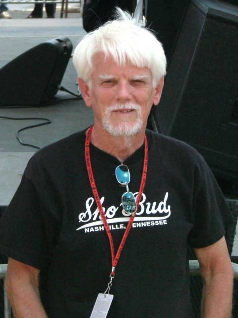 ManPdl849's profile picture. One human, several tabs open.