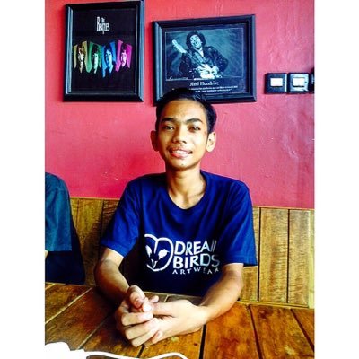 iLhamIsml's profile picture. Learning, dreaming, and enjoying life.