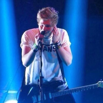 free follow from @CuriousLucifer PLS RT AND MENTION 5SOS IN HER PINNED HERE https://t.co/nPfmdq9IEb ily if you already do