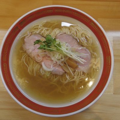2015年11月25日に川崎市で創業。2019年4月13日に宮崎市に移転しました。営業時間11:00-15:00 ※スープ切れの場合は早仕舞い致します。定休日:火、水、不定休有り 駐車場7台
