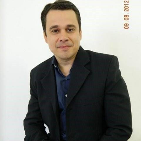 Formado em Adm de empresas, MBA gestão de Vendas, Casado, dois Filhos, adoro futebol, pescaria, minha família, e meu trabalho, arte de vender.