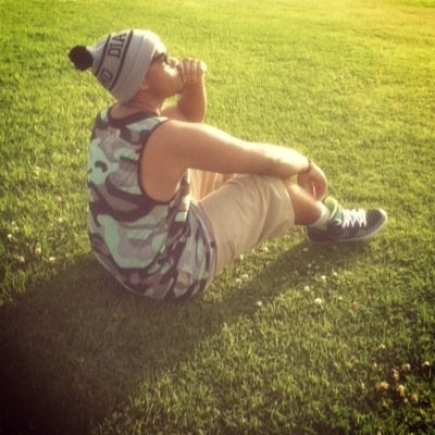Im 24,single life,outgoing. Everything i do is fun. Follow me on IG:geminidre1990