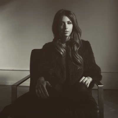 insta: lea_gemma Travelling, fashion, arts, dance, new blogger. Bachelor degree in History of art, journalism, luxury marketing