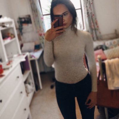 NicoleNagle's profile picture. instagram ~ @higuysitsnicole