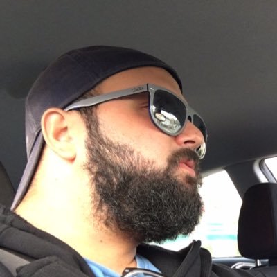 No discrimino a nadie por su aspecto,yo tambien soy feo (hasta mi abuela lo dice). Si no te gusta lo que hay, palillitos y media vuelta!! ENFERMERO!!