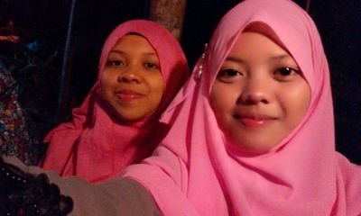 *melepaskan orang yang kita sayang adalah perkara yang amat menyakitkan...   #love