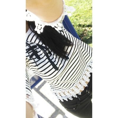 hi!!! i love music and i love read !!. follow me in  Instagram ( hola me gusta la música y me encanta leer sigueme en instagram) Directioner and Zquad. CHILE