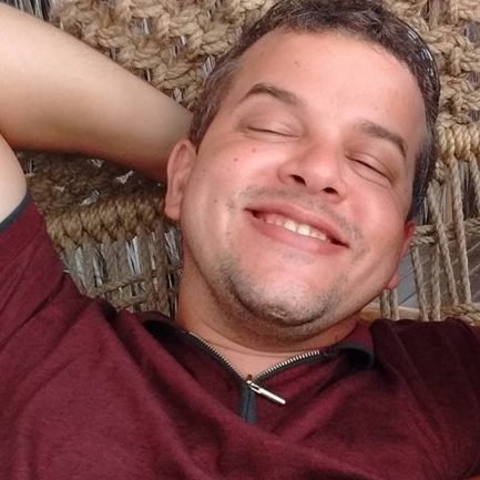System Analist born in João Pessoa who likes portuguese pizza