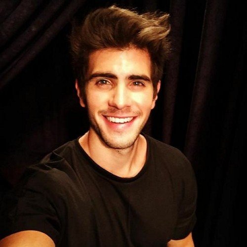 LauFerrer42's profile picture. BAILA NENA CON MARAMA ❤  NUNCA ME CANSO DE ESCUCHARLA ✌