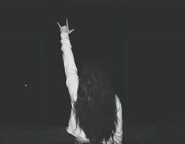 Sausel21's profile picture. 18 || Inked :)