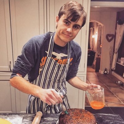 Chef with a passion for baking cakes and treats. Showing people how to bake tasty recipes on my Youtube channel: https://t.co/JiZZnlhDo4 :)