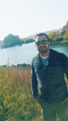 ‏‏انا ازلني الحب اخرسني واعماني