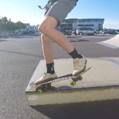 axelemilklas's profile picture. 3hunna