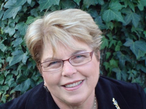 DeborahBash's profile picture. Lic. in VA,MD,DC as real tor, Love to Twitter, meet new folks,share ideas,spread some news,and reach the 4 corners of the earth..and perhaps the moon!