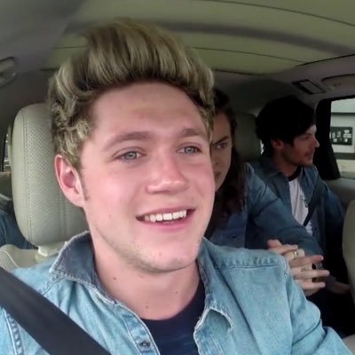 follow @njhftcurls and she follows back :)