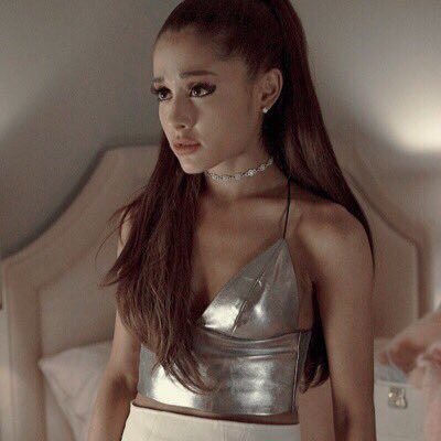 DON'T FOLLOW ME FOLLOW @chxnel_ariana she's pretty cute :)