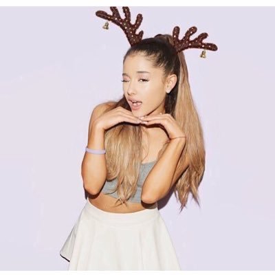 #ARIANAGRANDE
