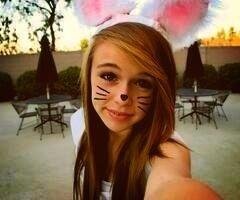 LolaHochedez's profile picture. youtube snap intragam twitter