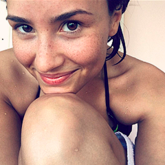 olha p minha cara e ve se eu sou hotariah,,,,,,,,,,,, claro que sim sou fã de one direction