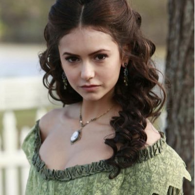 Evil isn't just born, it's made! My happy ending is having Snow Whits head on a plate! {OpenRp} #OUAT ||YoungRegina||