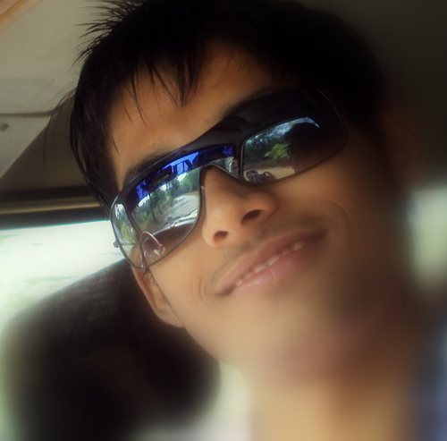 a trendy but down-to-earth kinda guy who can make u comfortable even wen u r not in your comfort zone..
